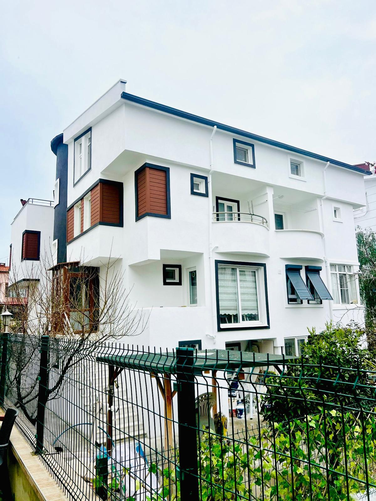 Isı Yalıtımı, Mantolama, Ses Yalıtımı, İzolasyon, Su Yalıtımı, Drenaj, Çatı Aktarma, Yalı Baskı, Epoksi Zemin, Cephe Kaplama, Cephe Boyama, Enerji Kimlik, Söve, Fileli Sıva, Dekoratif Sıva, Tadilat, Dyo Uygulayıcı Bayii, Fili Boya ve Dalmaçyalı Uygulayıcı Bayii, Sika Uygulayıcı Bayii