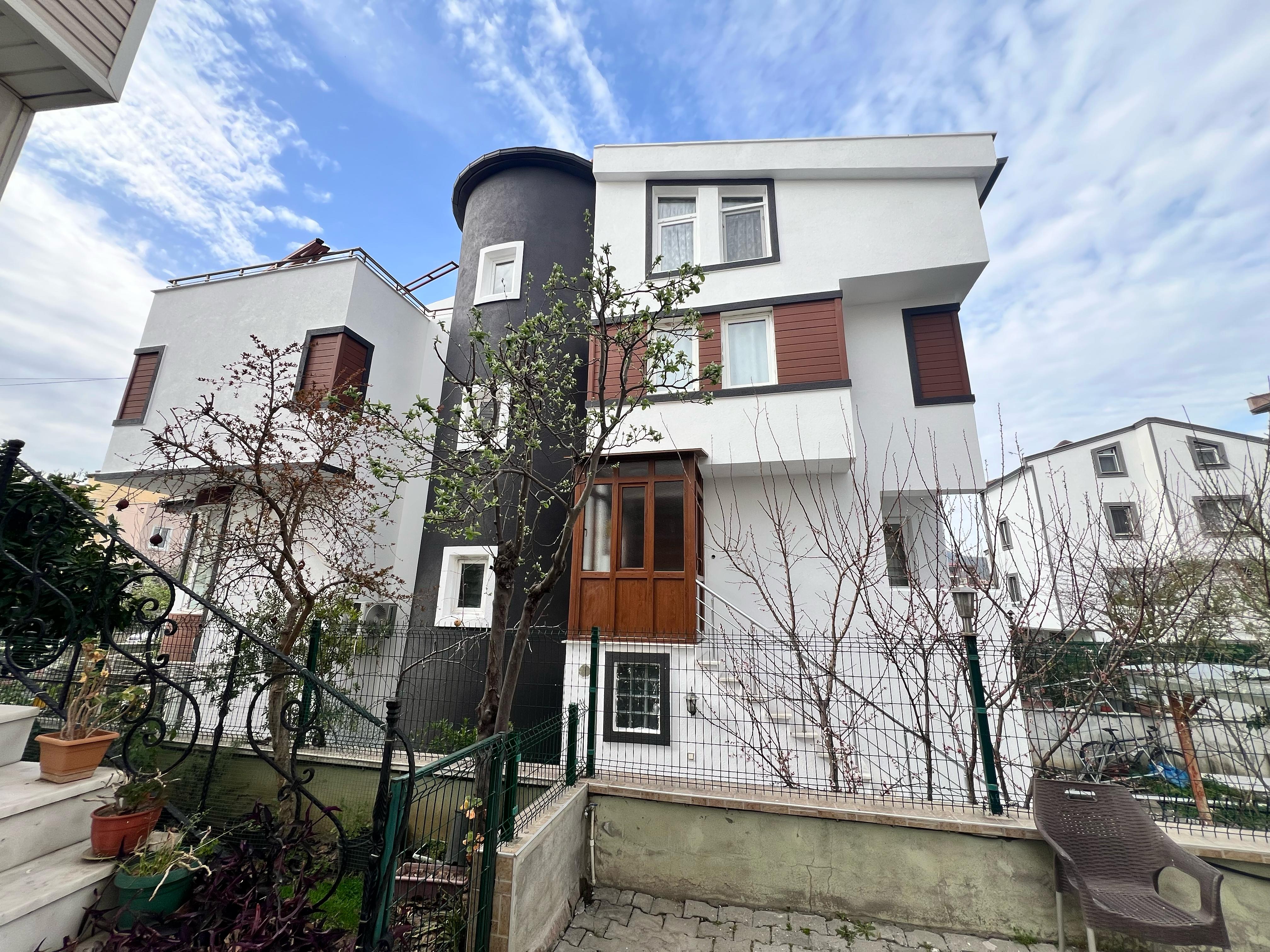 Isı Yalıtımı, Mantolama, Ses Yalıtımı, İzolasyon, Su Yalıtımı, Drenaj, Çatı Aktarma, Yalı Baskı, Epoksi Zemin, Cephe Kaplama, Cephe Boyama, Enerji Kimlik, Söve, Fileli Sıva, Dekoratif Sıva, Tadilat, Dyo Uygulayıcı Bayii, Fili Boya ve Dalmaçyalı Uygulayıcı Bayii, Sika Uygulayıcı Bayii